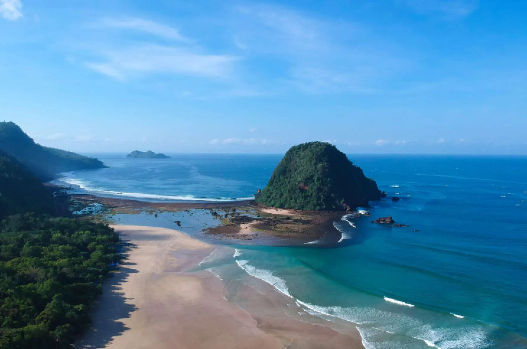 Pantai Pulau Merah